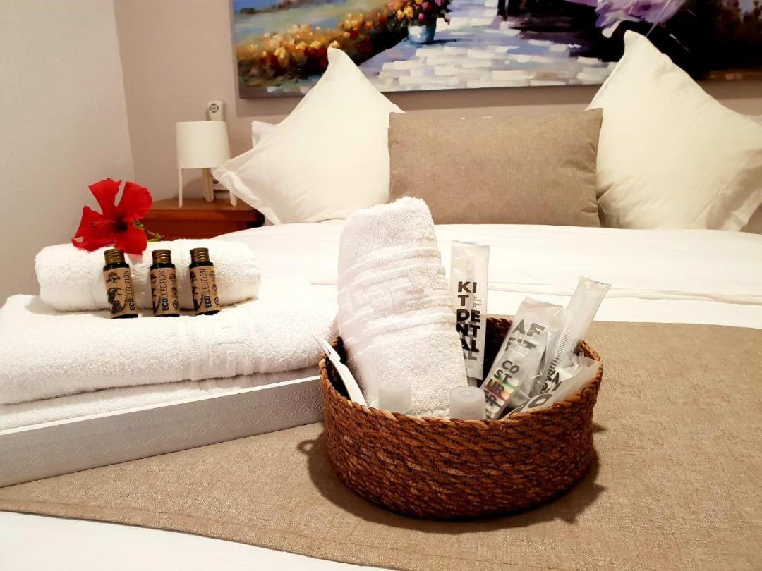 Apartamentos Ses Orenetes Cala'N Blanes  Exterior foto